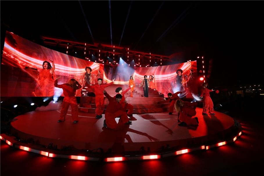  Liên minh châu Âu lan tỏa thông điệp phát triển bền vững với show diễn “The flow of evolution”