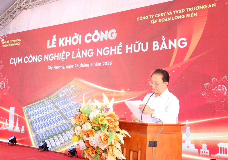 Ông Nguyễn Đức Thuận - Chủ tịch Hội đồng quản trị Công ty Cổ phần Đầu tư và Tư vấn Xây dựng Trường An phát biểu tại buổi Lễ.